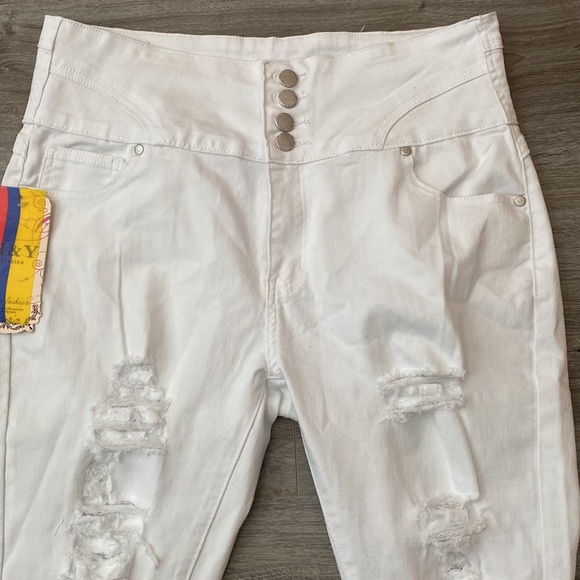 NWT H&Y White Distressed Plus Size Colombian Jeans - Picture 2 of 9